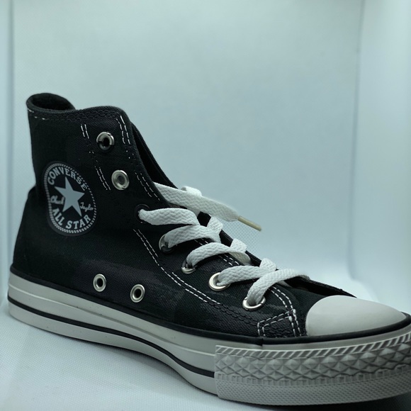 Converse - Picture 2 of 3